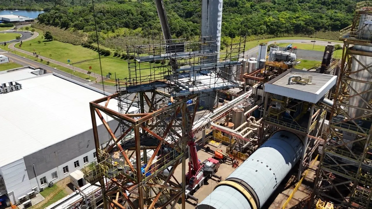 Plataforma de trabalho em altura na Arauco