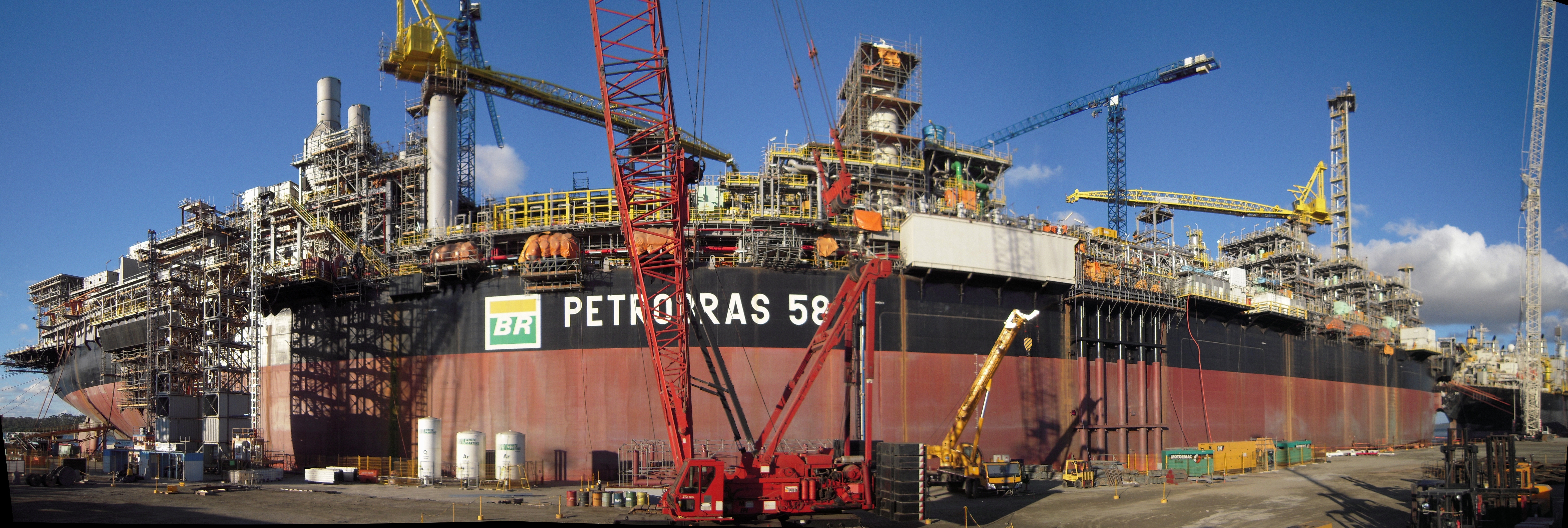 Montagem de elevador para construcao offshore