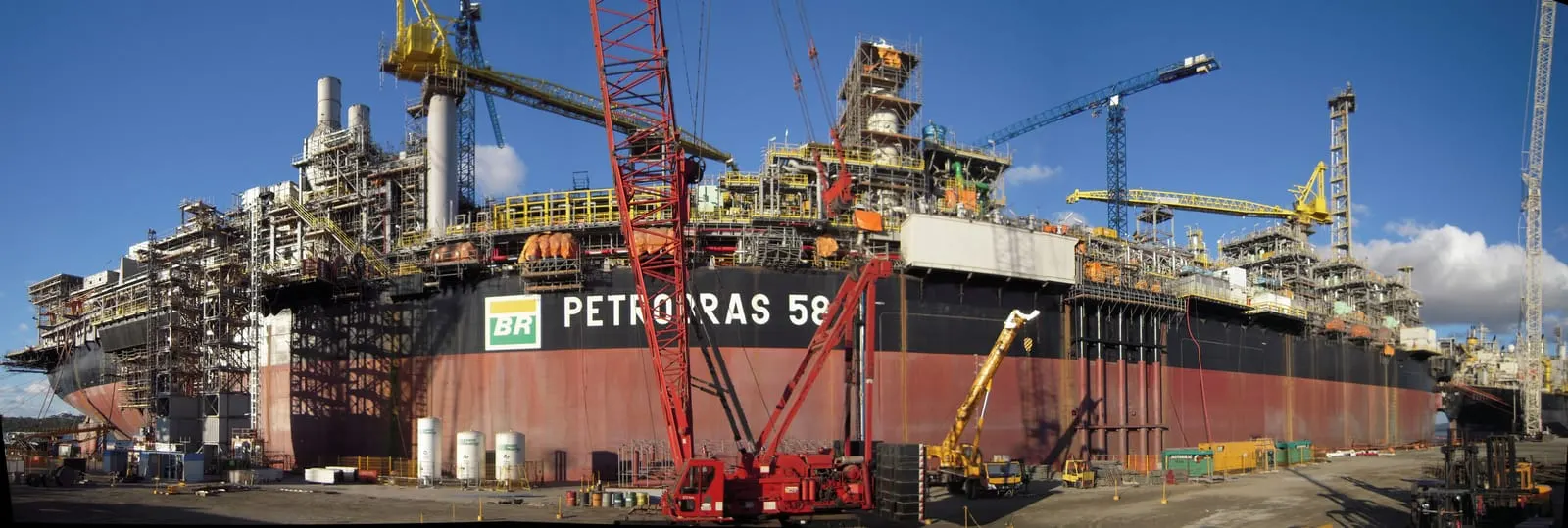 Montagem de elevador para construcao offshore