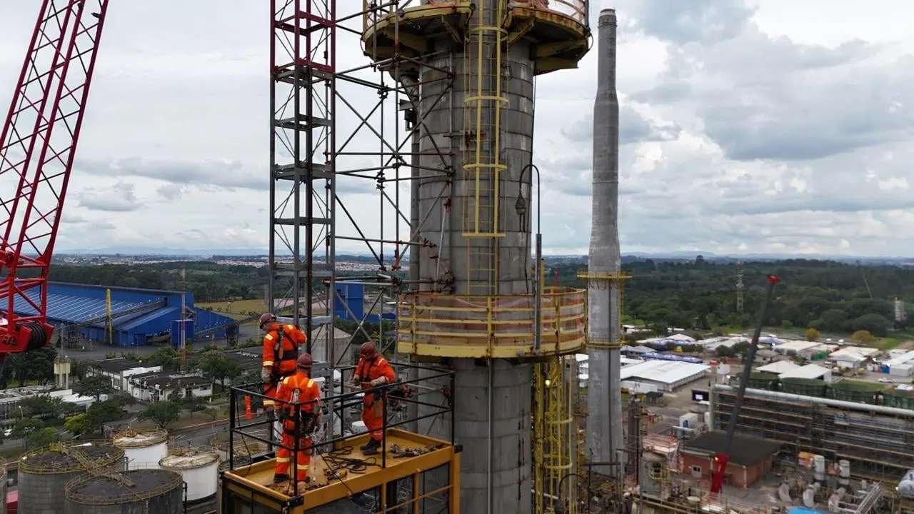 Estrutura completa de acesso industrial