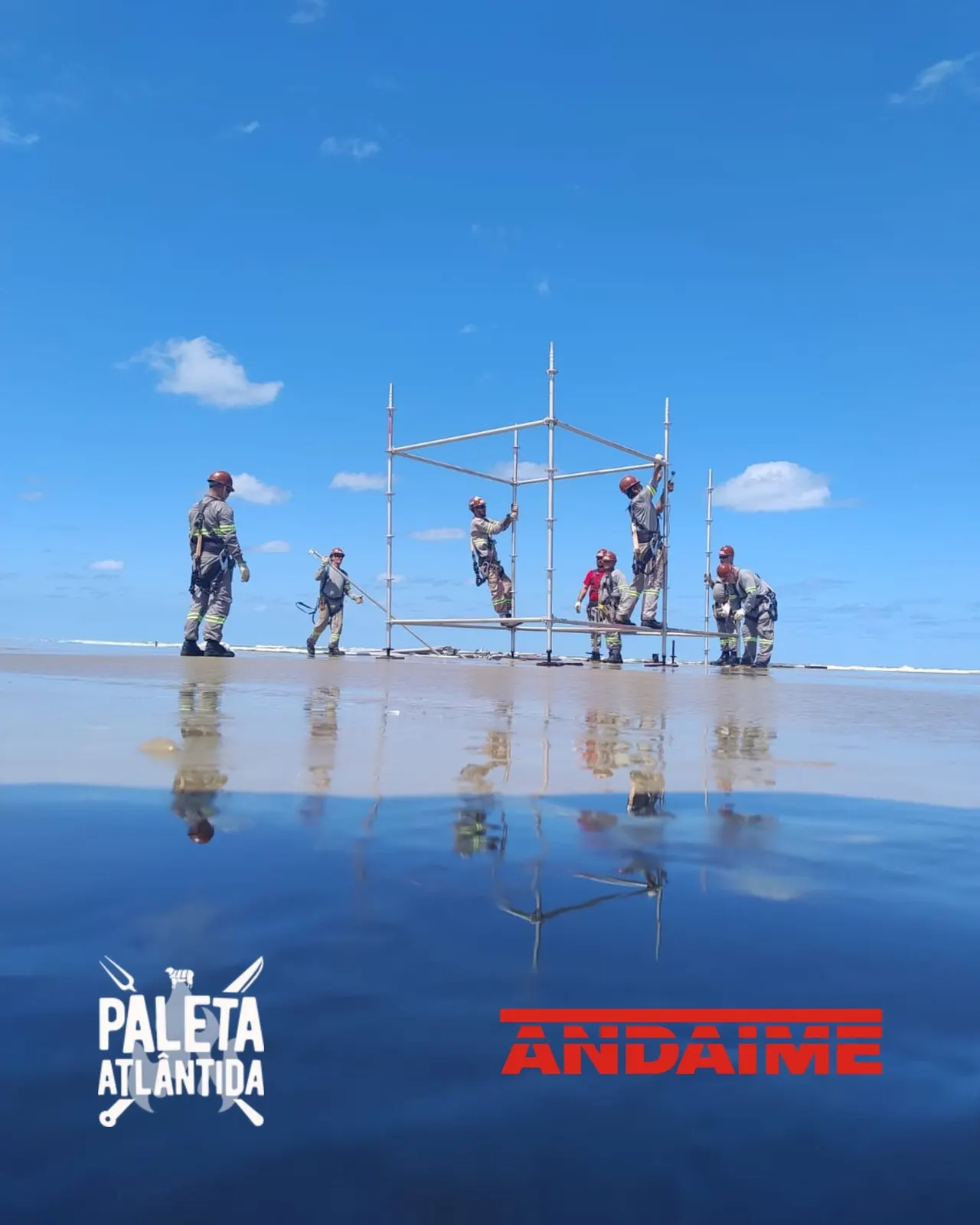 Andaimes na montagem de palco do evento