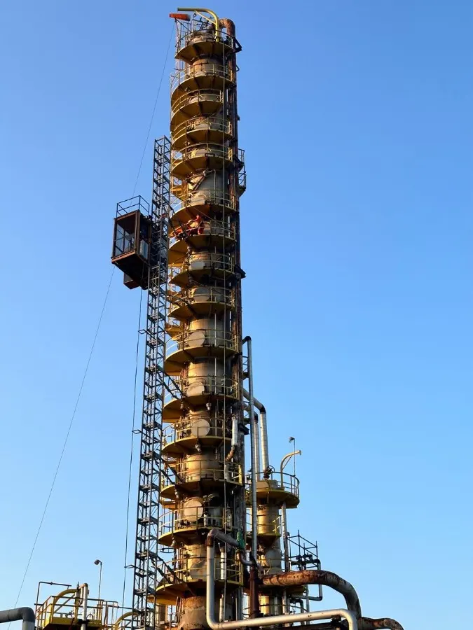 Plataforma de trabalho na refinaria Lubnor
