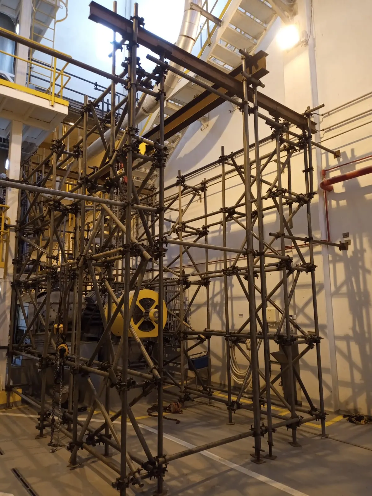 Acesso seguro em equipamento industrial